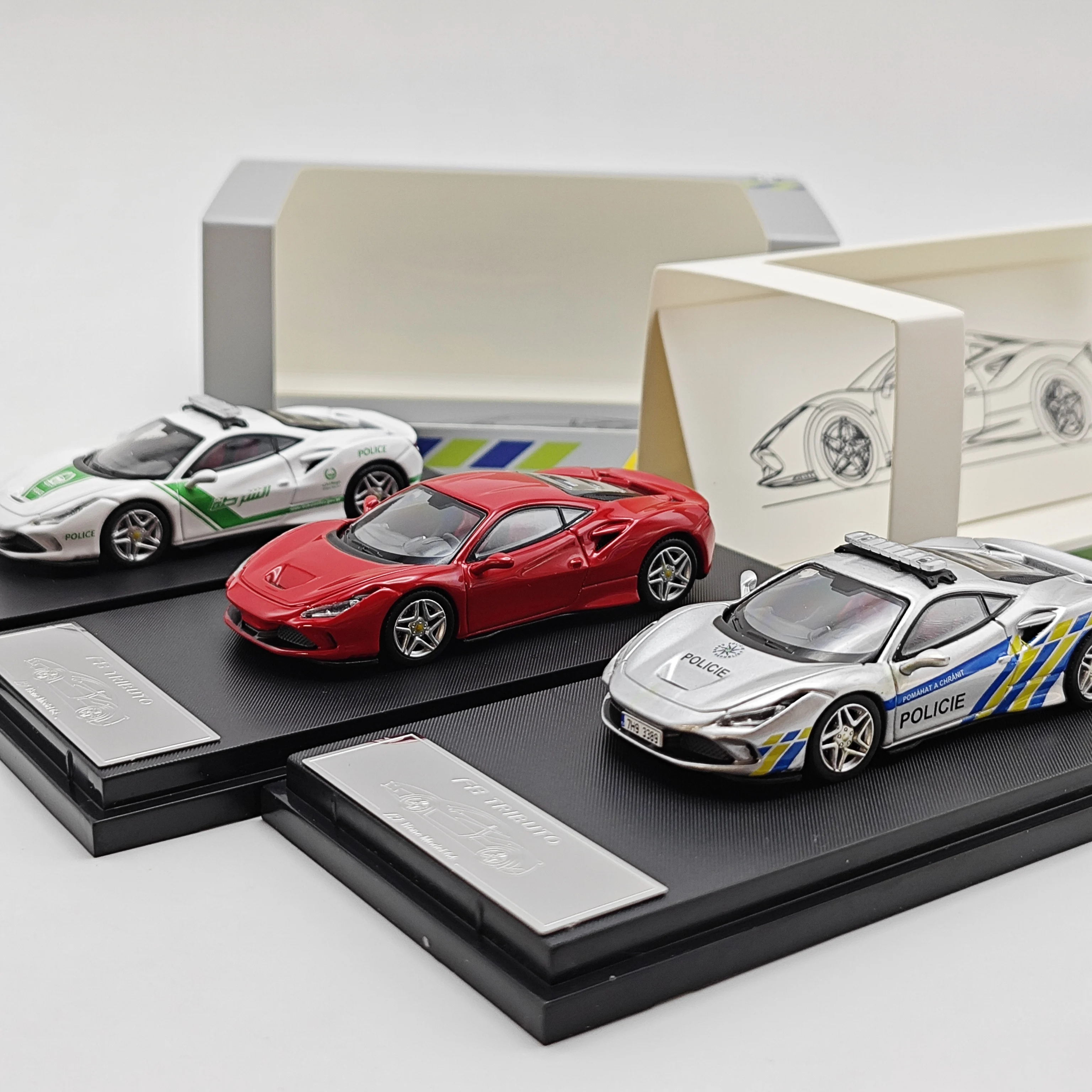 

HM 1:64 F8 Tributo Дубай Полицейская машина Литая под давлением модель автомобиля из сплава