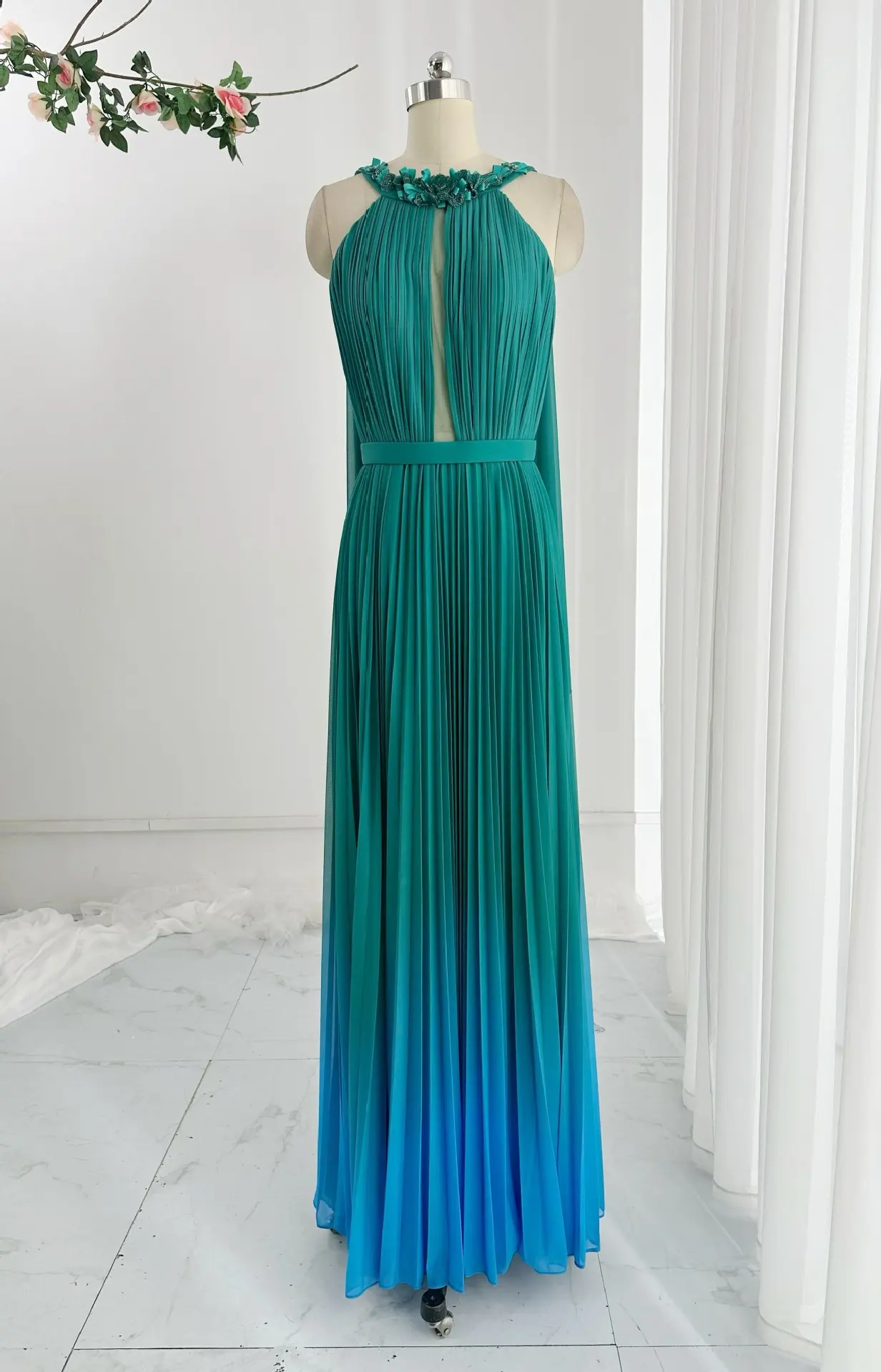 Green High -End Fashion Hanging Neckless Off -The -Shoulder Slim Chiffon Gradient Color Thinning Long Night Dress Skirt M2215