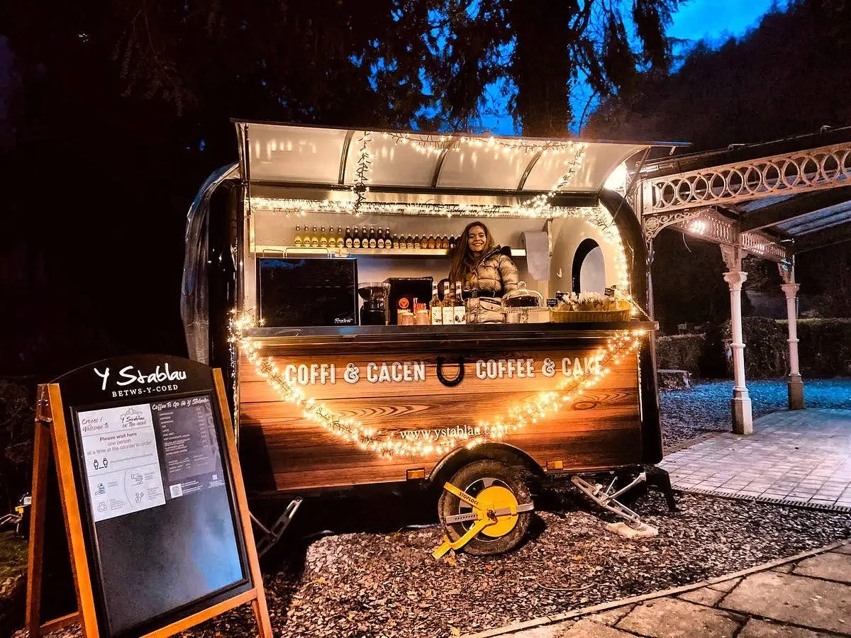 KN 220 شواء الغذاء شاحنة عربة البيتزا برغر الآيس كريم القهوة مخصص الغذاء شاحنة فان تصنيع للبيع في الولايات المتحدة الأمريكية تركيا الغذاء مقطورة