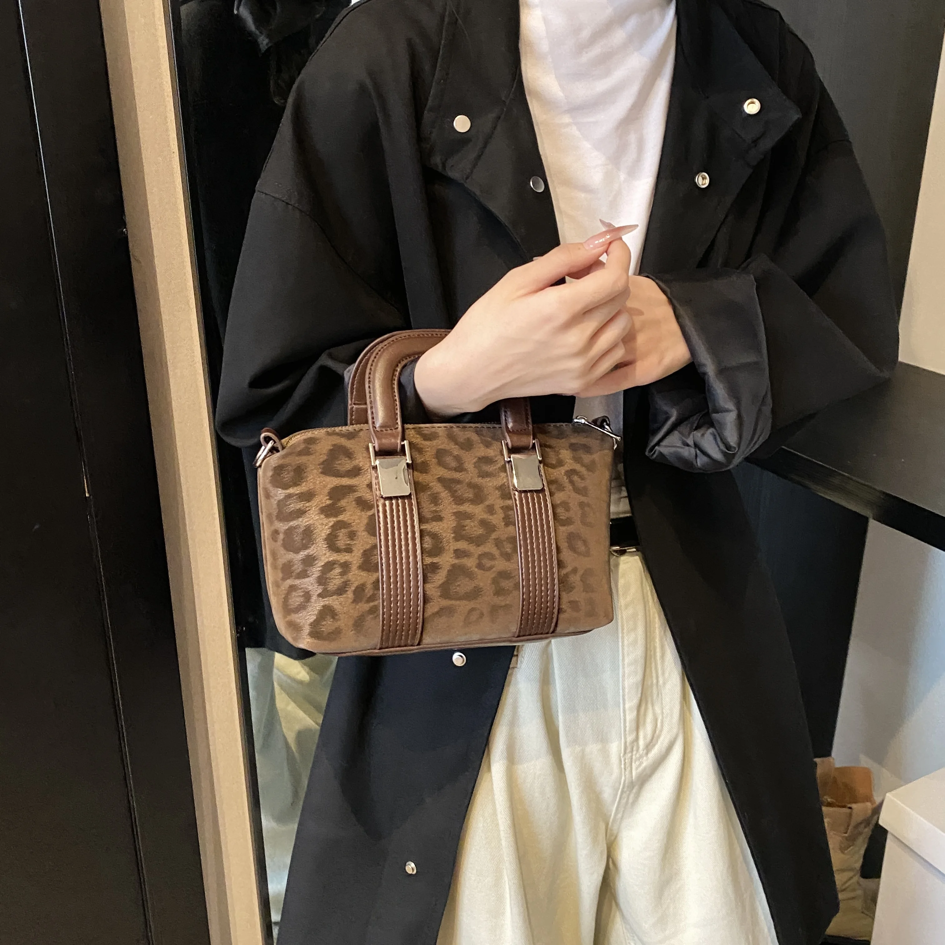 

Small Scrub Leopard Handbags Women Fashion Elegant Female Bags Designer Vintage Packages New Spring French Style Crossbody Bags