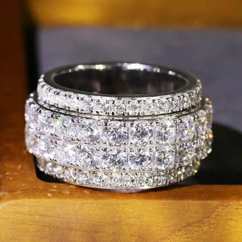 Huitan wunderschöne Frauen Ringe Luxus gepflastert funkelnden Zirkonia Hochzeit Verlobung bänder Zubehör Silber Farbe trend igen Schmuck