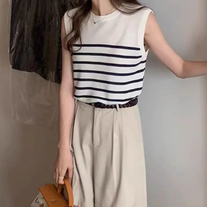 2024 New Summer Elegant Fashion Korean Style Retro T-shirts for Women Loose Casual Sleeveless O Neck Striped Knitting Chic Tops