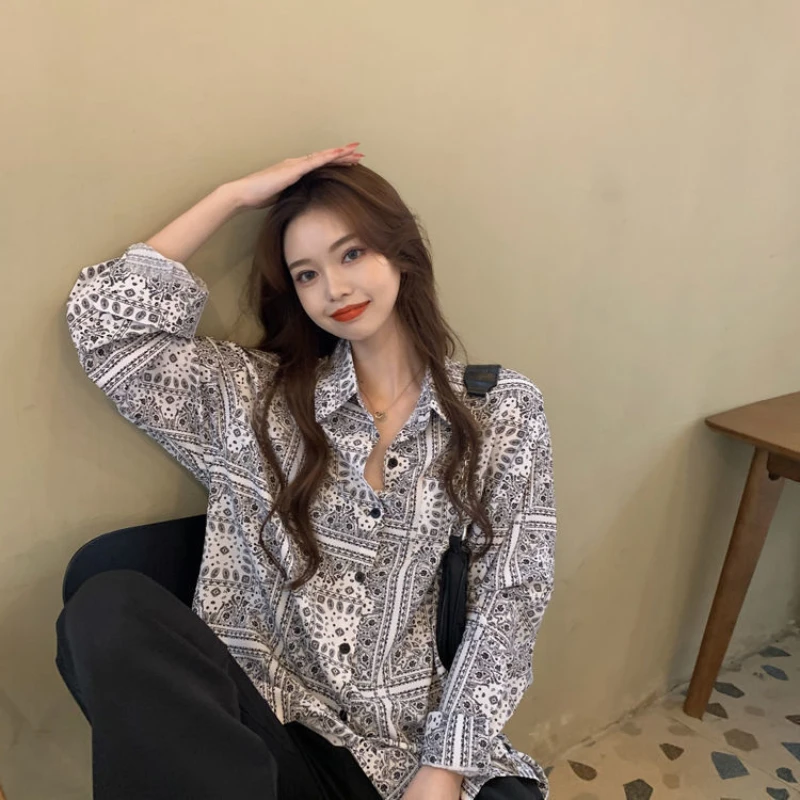 Autumn New Korean Retro Design Niche Print Loose and Slimming Long Sleeved Shirt Top