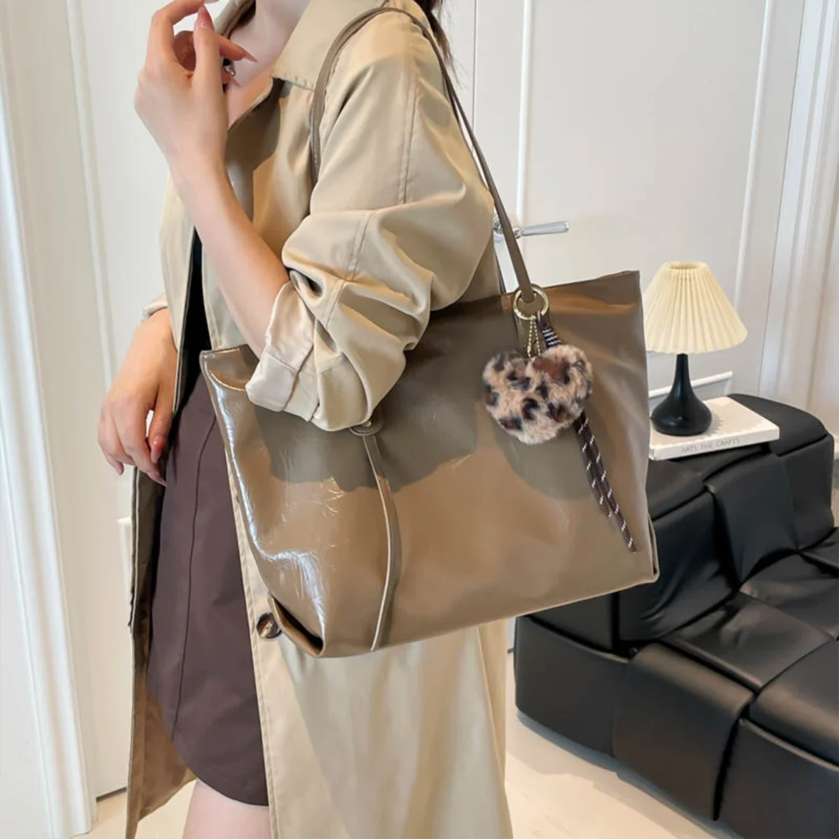 

Matte Finish Vintage Shoulder Tote Bag Women Plush Heart Charm Large Capacity PU Water Resistant Zipper Closure DailyCommute Bag