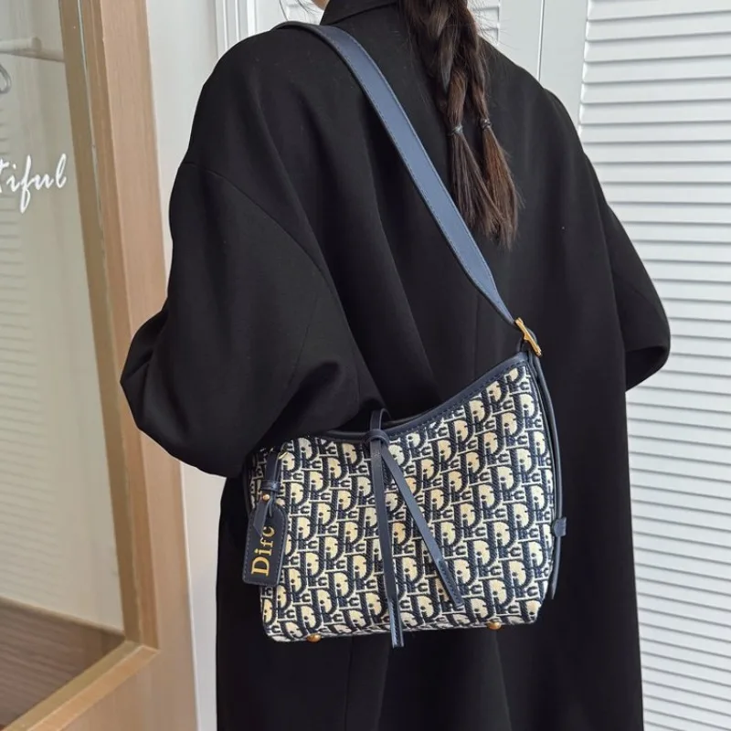 

Premium Quality Handbag Collection - Vintage Design Crossbody Bag Commuting Essential Portable Casual Chic