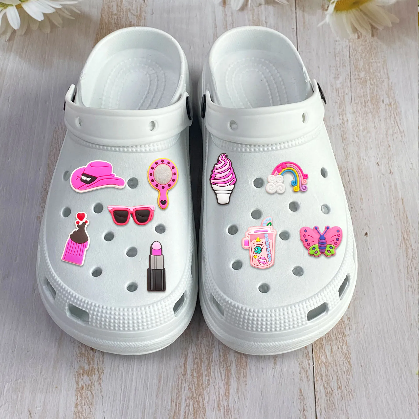 Dijes de PVC para zapatos de 1 piezas, accesorios de zuecos de cámara para cuaderno, sombrero rosa, alfileres de decoración para mujeres y niños, regalo para x-mas, gran oferta