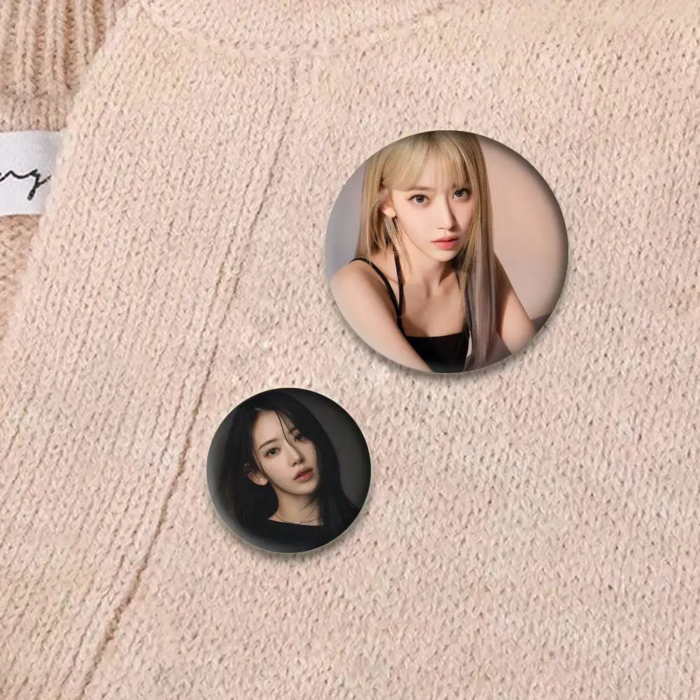 1pc cantor s-sakura emblemas anime redondo laser emblema dos desenhos animados broche roupas mochila acessórios lapela