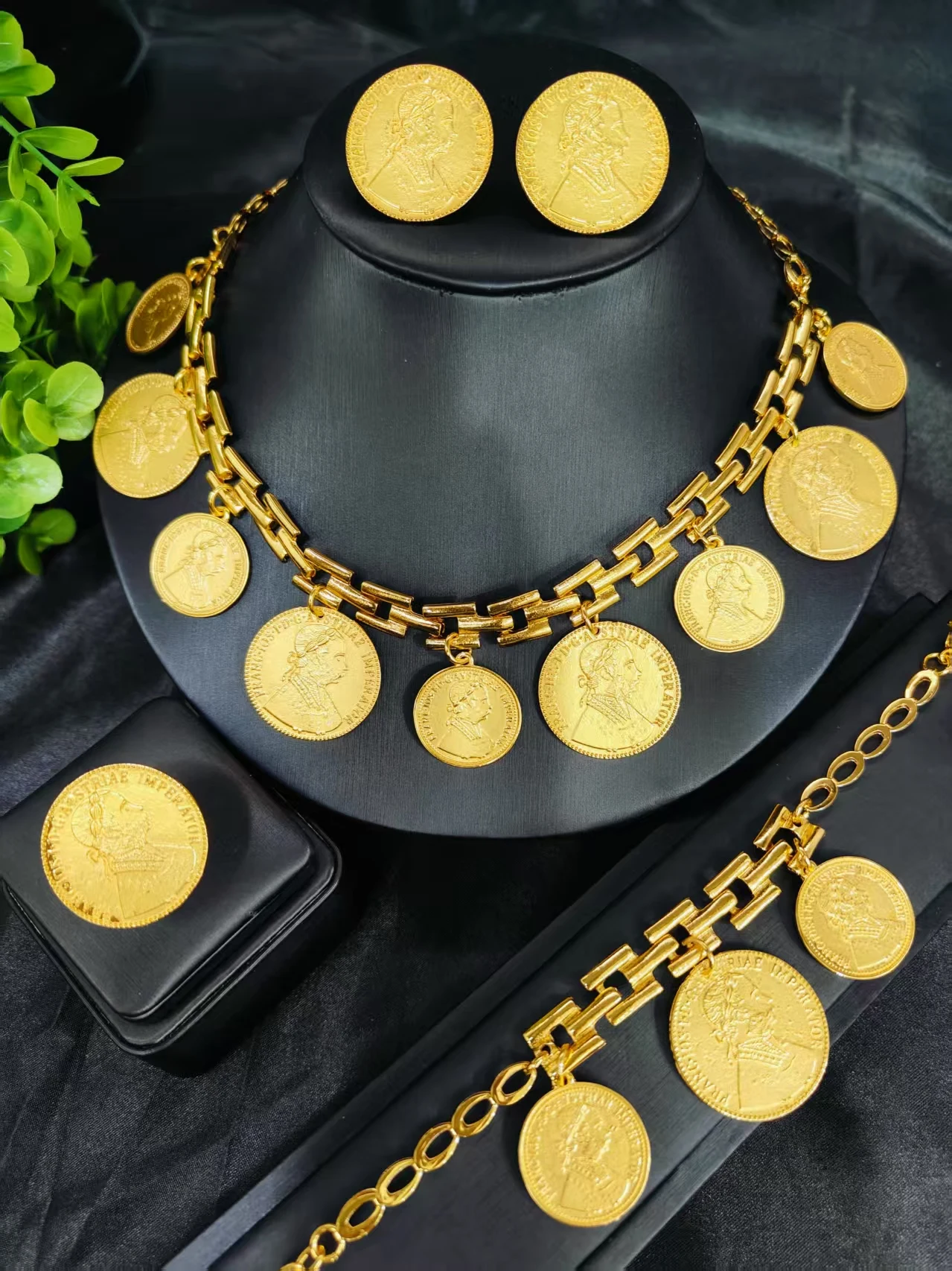 

Dubai Gold Color Jewelry Set For Women Indian Earring & Necklace Nigeria Moroccan Bridal Accessorie Wedding Bracelet Party