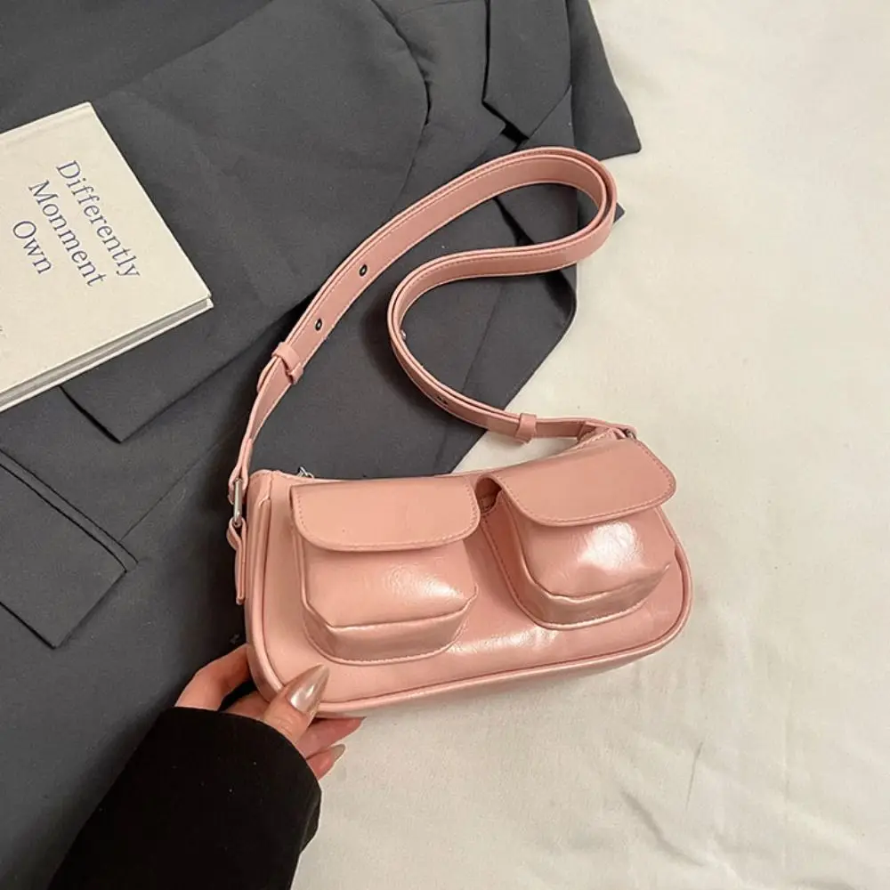 حقيبة كروس محمولة بلون واحد، حقيبة كتف ريترو بجيوب مزدوجة، حقيبة كتف من جلد البولي يوريثان ذات سعة عالية تحت الإبط في الهواء الطلق