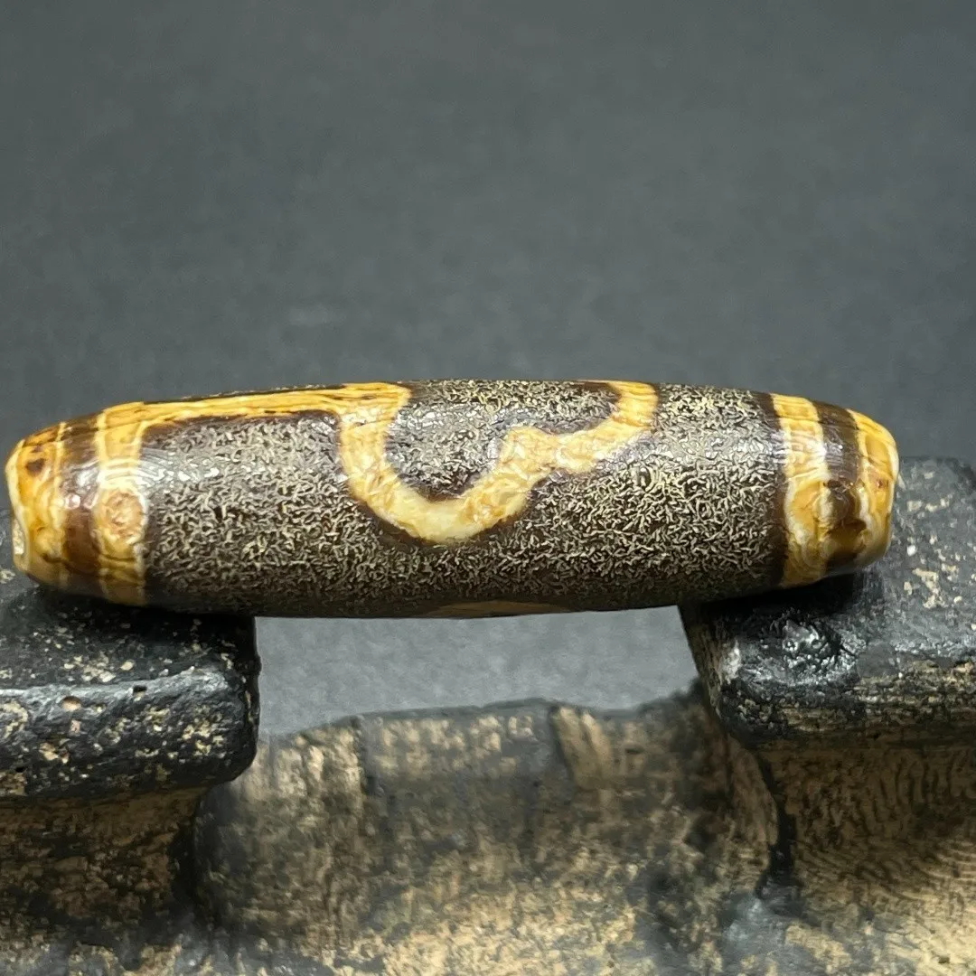 Tibetan Nepalese Himalayan Bead Ancient agate Old Dzi Talisman eye Bead Amulet