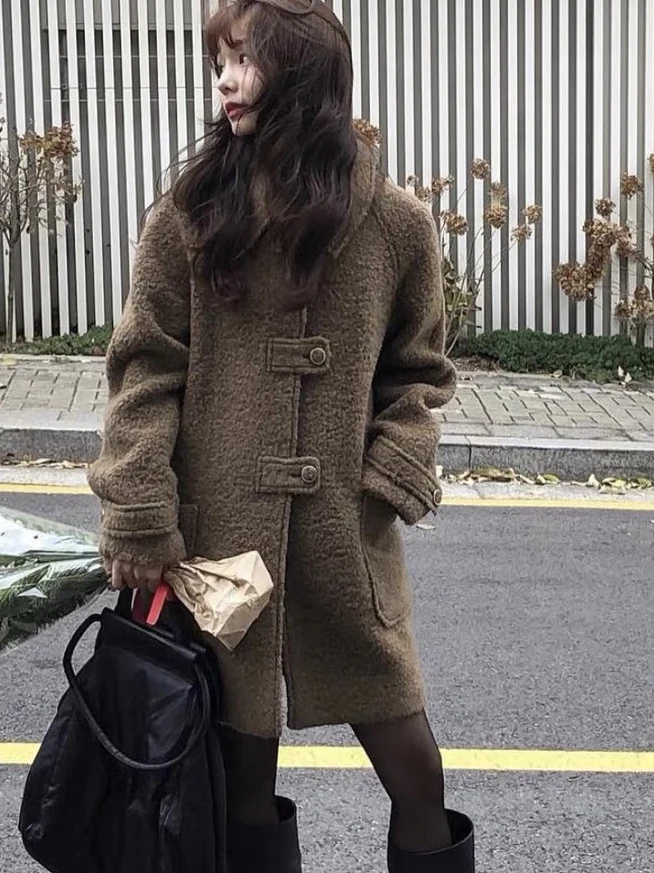 

Шерстяное пальто с лацканами в стиле ретро, женское корейское зимнее шерстяное пальто русалки средней длины премиум-класса с высоким воротником и одной пуговицей, чистый C...