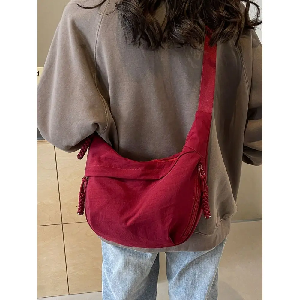 

This Fashionable Colorful Nylon Waterproof Shoulder Bag Features A Simple And Casual Collegiate Design, With A Wide Strap, Mult