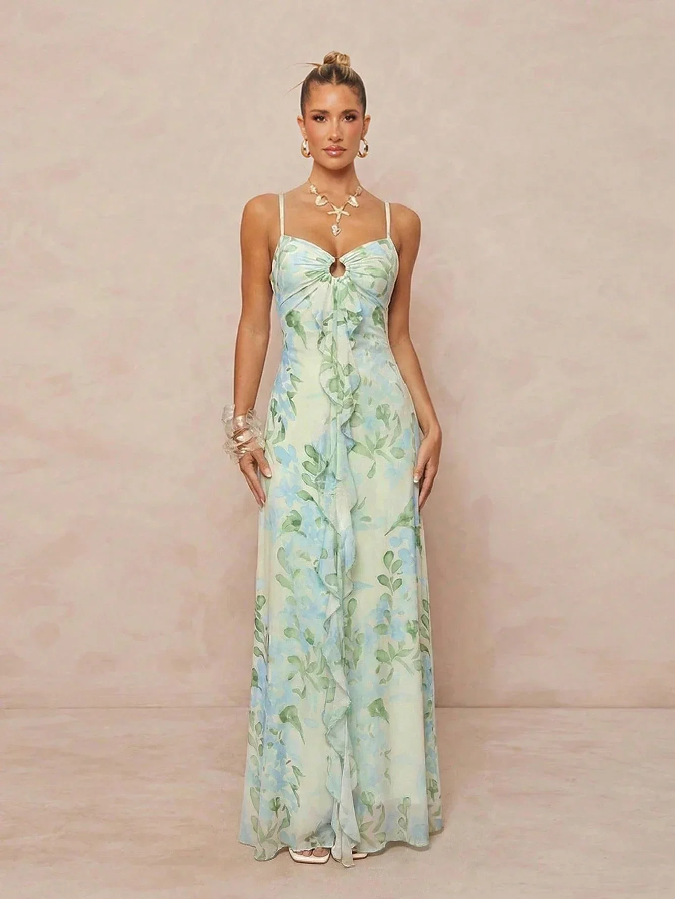 

Цветочное макси-платье с V-образным вырезом и запахом для летних курортных вечеринок