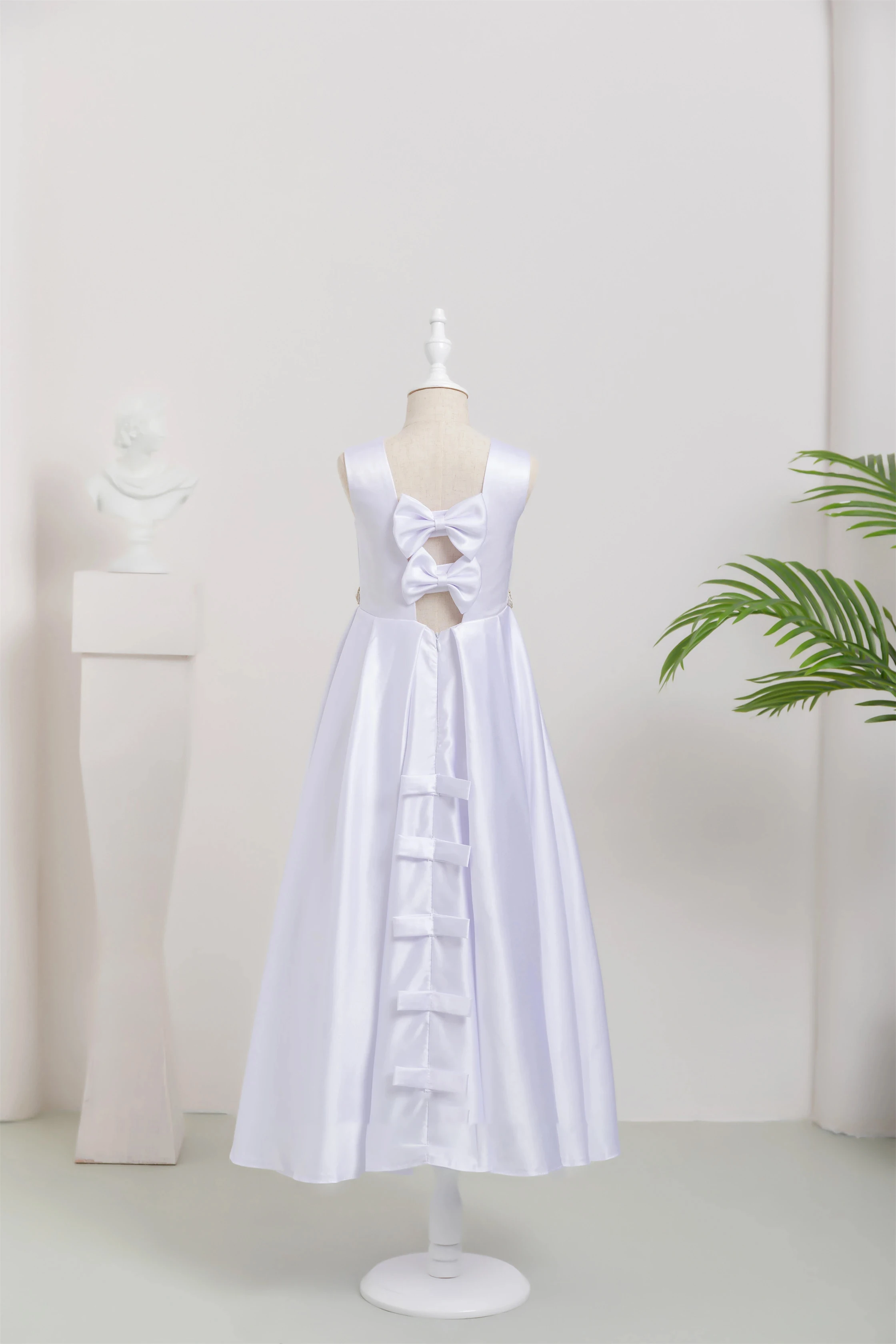 YZYmanualroom Satin Scoop-neck Sleeveless Solid Flowergirl Dress with Beaded Waist