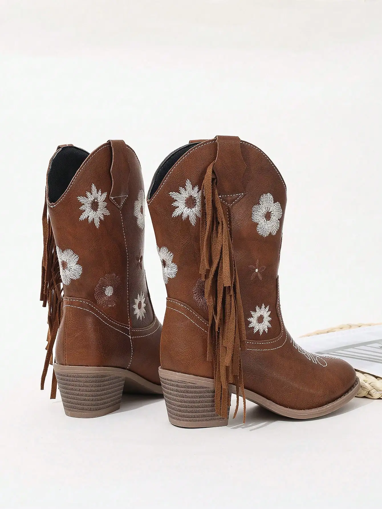 Bruine kwastjesborduurwerk voor meisjes, asymmetrische bloem, dikke hak, modieuze en veelzijdige schattige ridderlaarzen met ronde neus, cosplaylaarzen