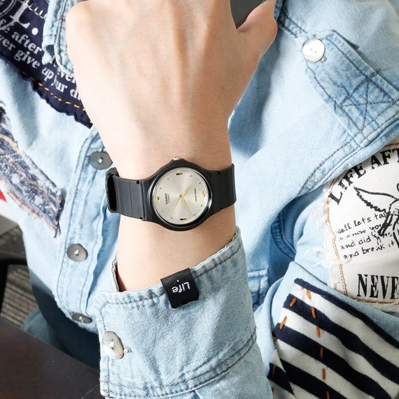 ساعة كاسيو للرجال بمينا صغير، ساعة كوارتز رياضية عصرية وبسيطة للجنسين، بمينا صغير 33 ملم للنساء