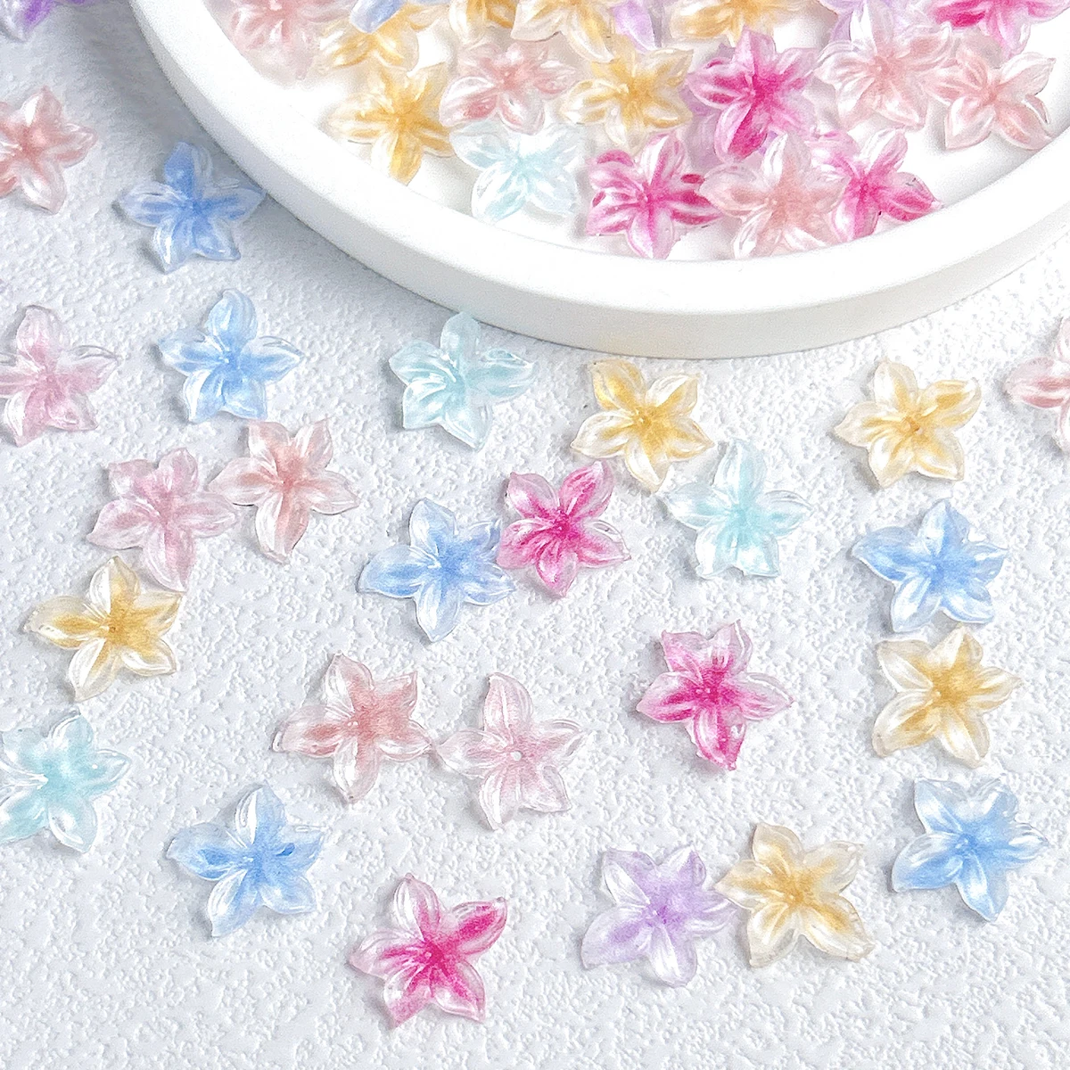 30PCS Creative Irregular Five Petal Flowers Resin Nail Charms Colorful Translucent Sweet Blossoms Nail Art Decorations DIY Nails