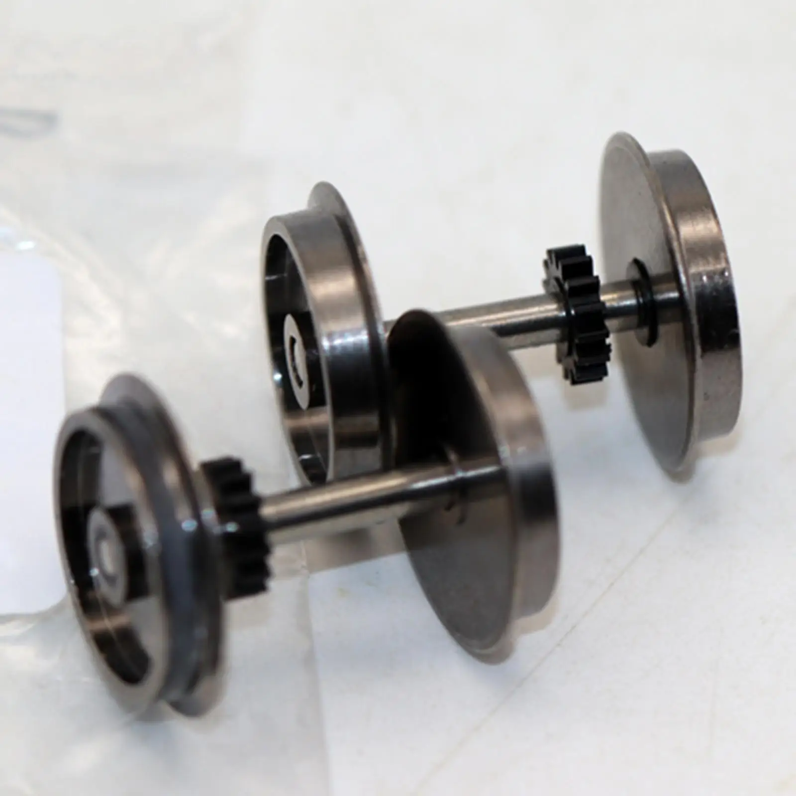 2 Pieces Metal DC Wheels Replacement HO Train Parts HO Train Model Wheels Gear Train Wheel Set for 1/87 Model Train Accessories
