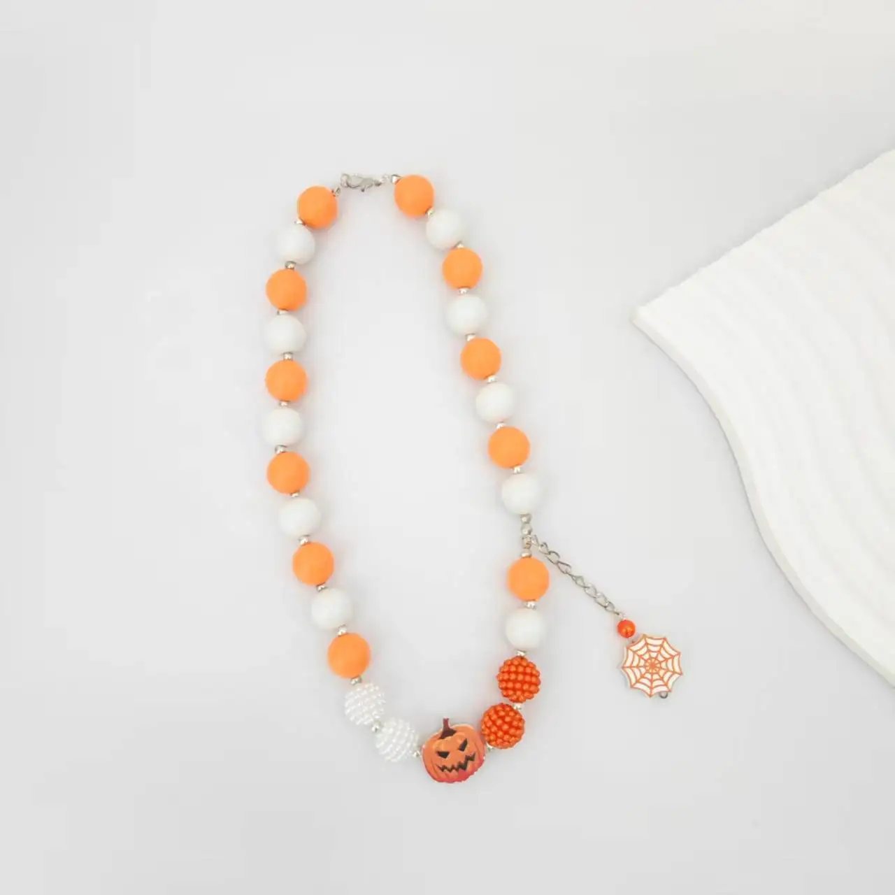 

Baby Girl Boy Orange White Bead Jewelry Accessories Children Handmade Necklace Kids Pumpkin Spider Web Pendant Halloween