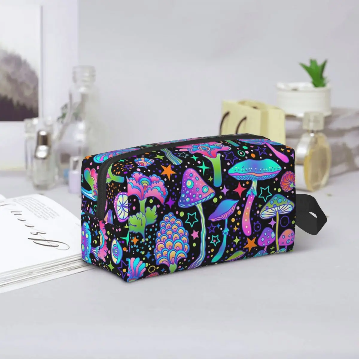 Psychedelic Magic Mushrooms Print Lava Makeup Bag Cosmetic Organizer Storage Dopp Kit Toiletry Cosmetic Bag for Women Beauty
