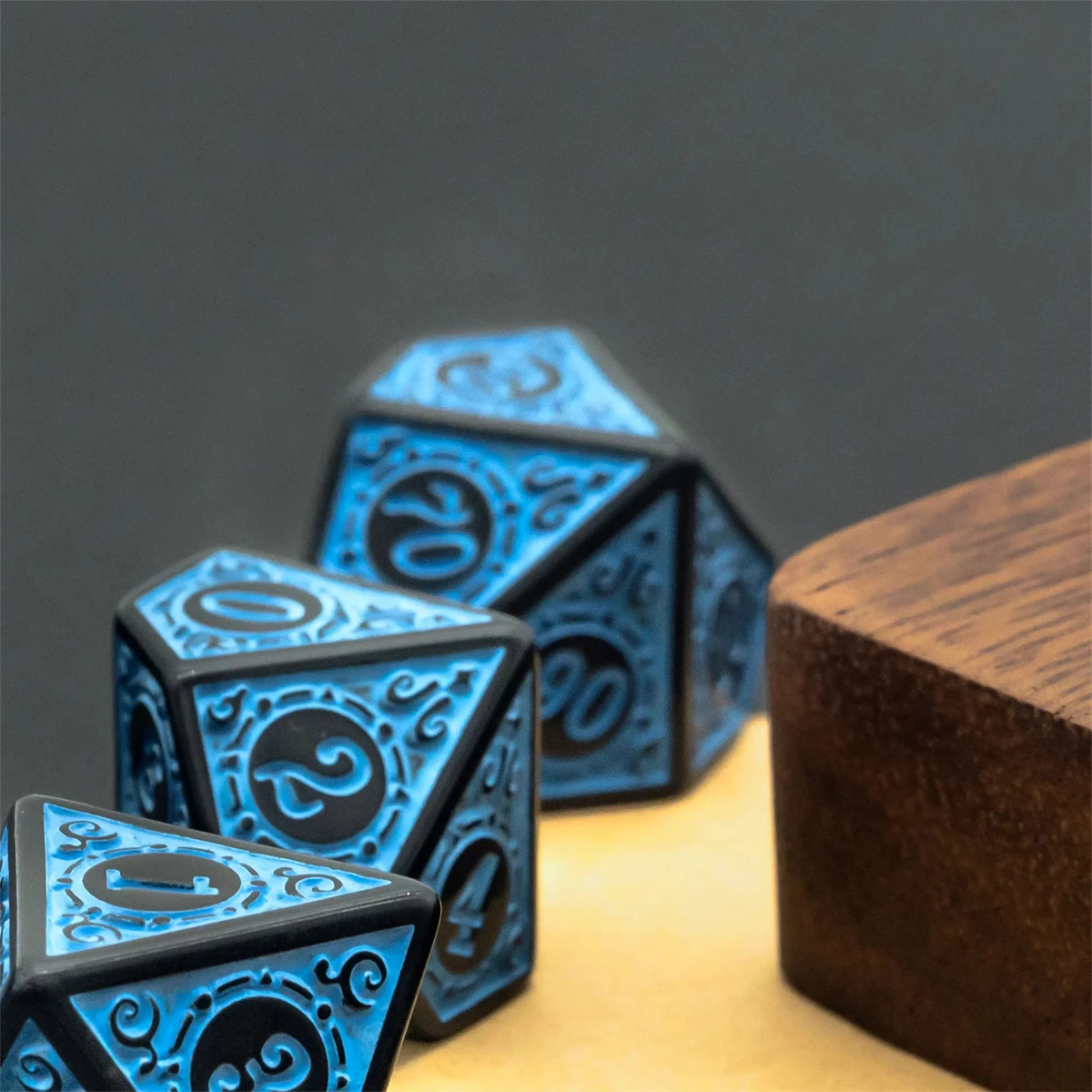 Jeu de dés DND en plastique de - Retro Gaming Font Free avis et prix