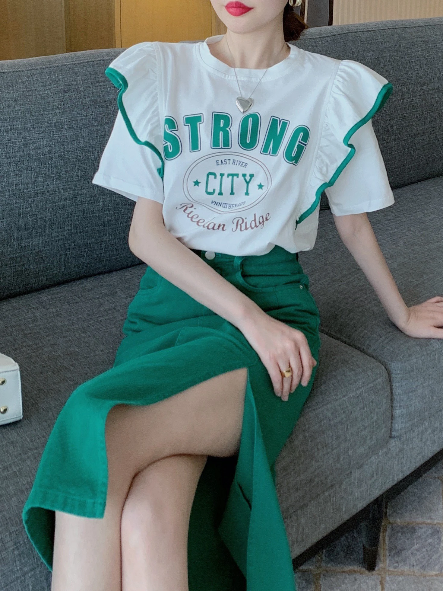 Summer 2024 Trendy Loose ort Sve T-irt Women's Top Design Sense Splicing Slimming Faionable Youthful Polyester Cotto... image 3