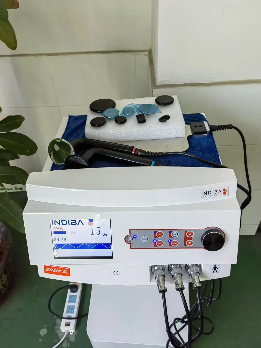 Hot Selling 448kHz Body Management Equipment System CET RET Intelligent Heat Exchanger for Body Therapy, Shaping and Beauty Salo view 3