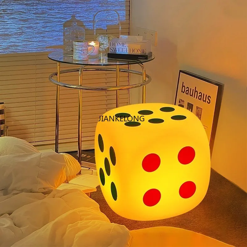 في الهواء الطلق إضاءة مقاومة للماء مضيئة غربال كوب البراز مكعب KTV طاولة القهوة المستديرة طاولة بار وكراسي أثاث طاولة فضفاضة