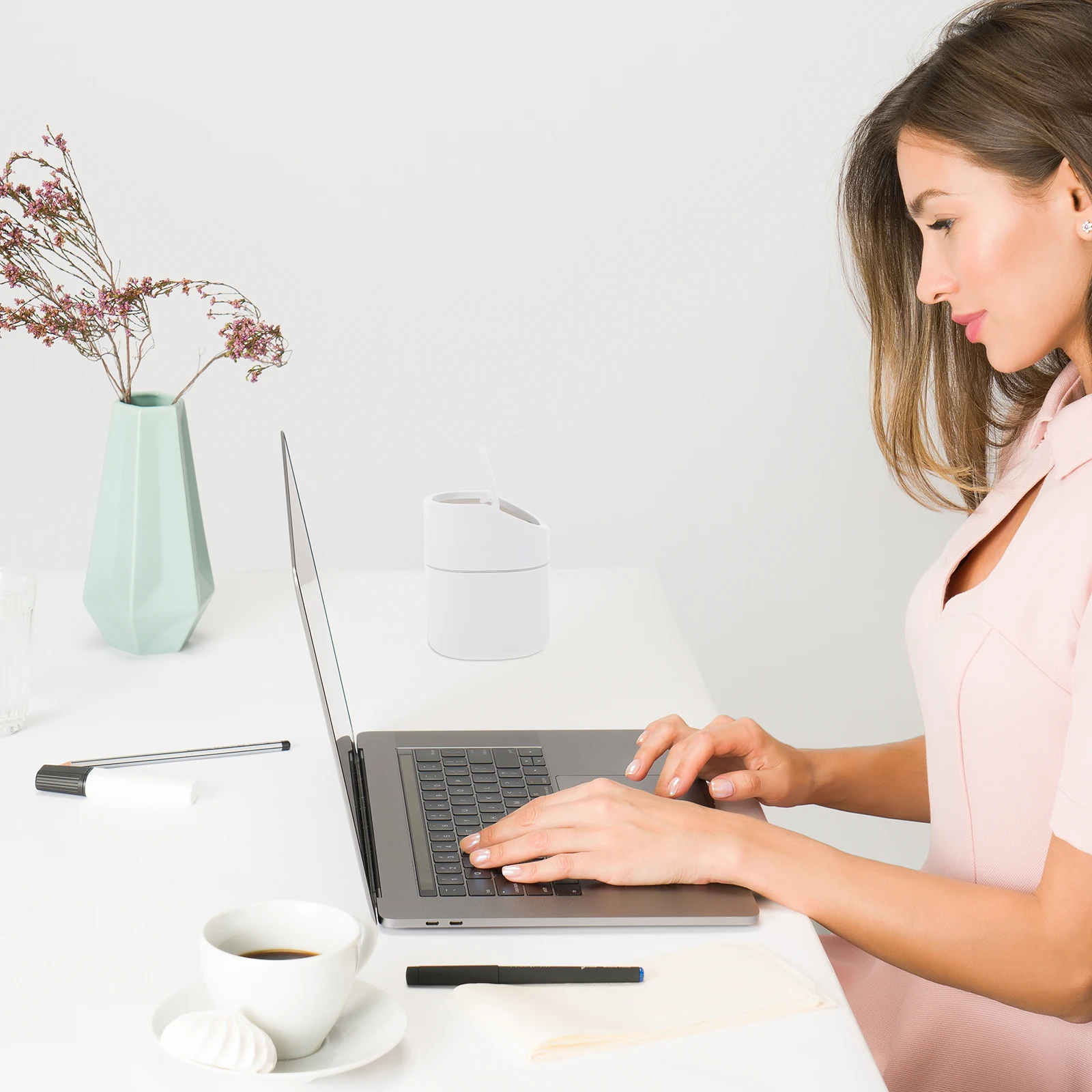 

1Pcs Flip Lid Small Trash Can Impact Resistant Household Desktop Waste Container Storage Box Household Trash Can