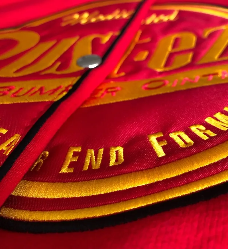 سترة Y2k ملابس الشارع فضفاضة كبيرة الحجم للرجال بنمط تطريز قوطي عصري بأزرار هاراجوكو قميص بيسبول