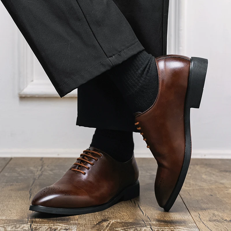 

Модные кожаные туфли больших размеров с красной подошвой, мягкая кожаная обувь на шнуровке с низким берцем, броги, мужские повседневные универсальные деловые офисные туфли