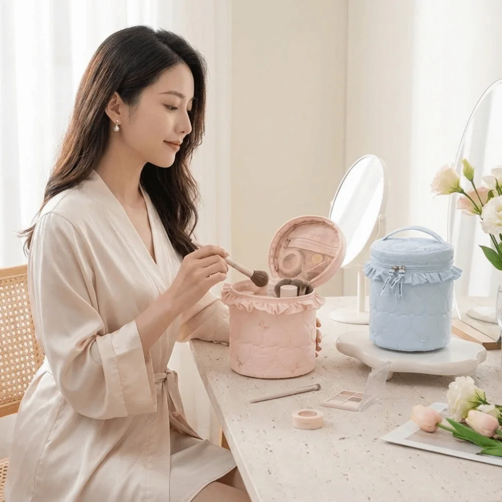 Love Pattern Cosmetic Organizer Bag Large Capacity Multi-Pocket Makeup Bag Zipper Closure Cylindrical Shape Toiletries Bag