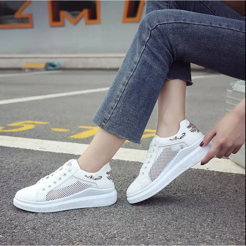 Fashion Summer Casual White Shoes Cutouts Lace Canvas Hollow Out Breathable Comfort Shoes Women\'s Embroidered Sports Shoes