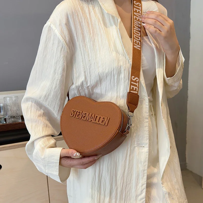 

Architectural Unibody Shoulder Bag with Seamless Construction for Urban Commuting Exuding Minimalist Sophistication