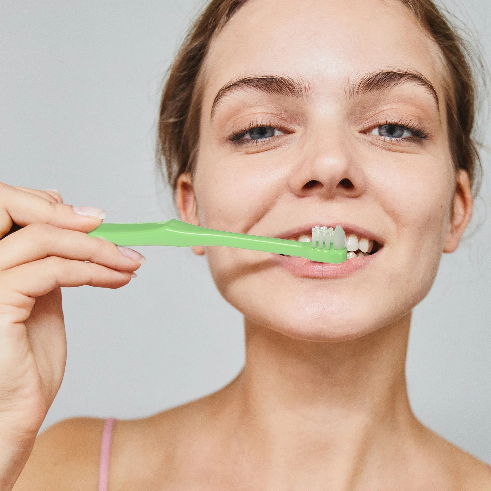 4 قطعة فرشاة الأسنان بين الأسنان برأس صغير فرش الأسنان اليدوية تصميم مريح لتنظيف الفم اليومي والسفر استخدام PP دائم