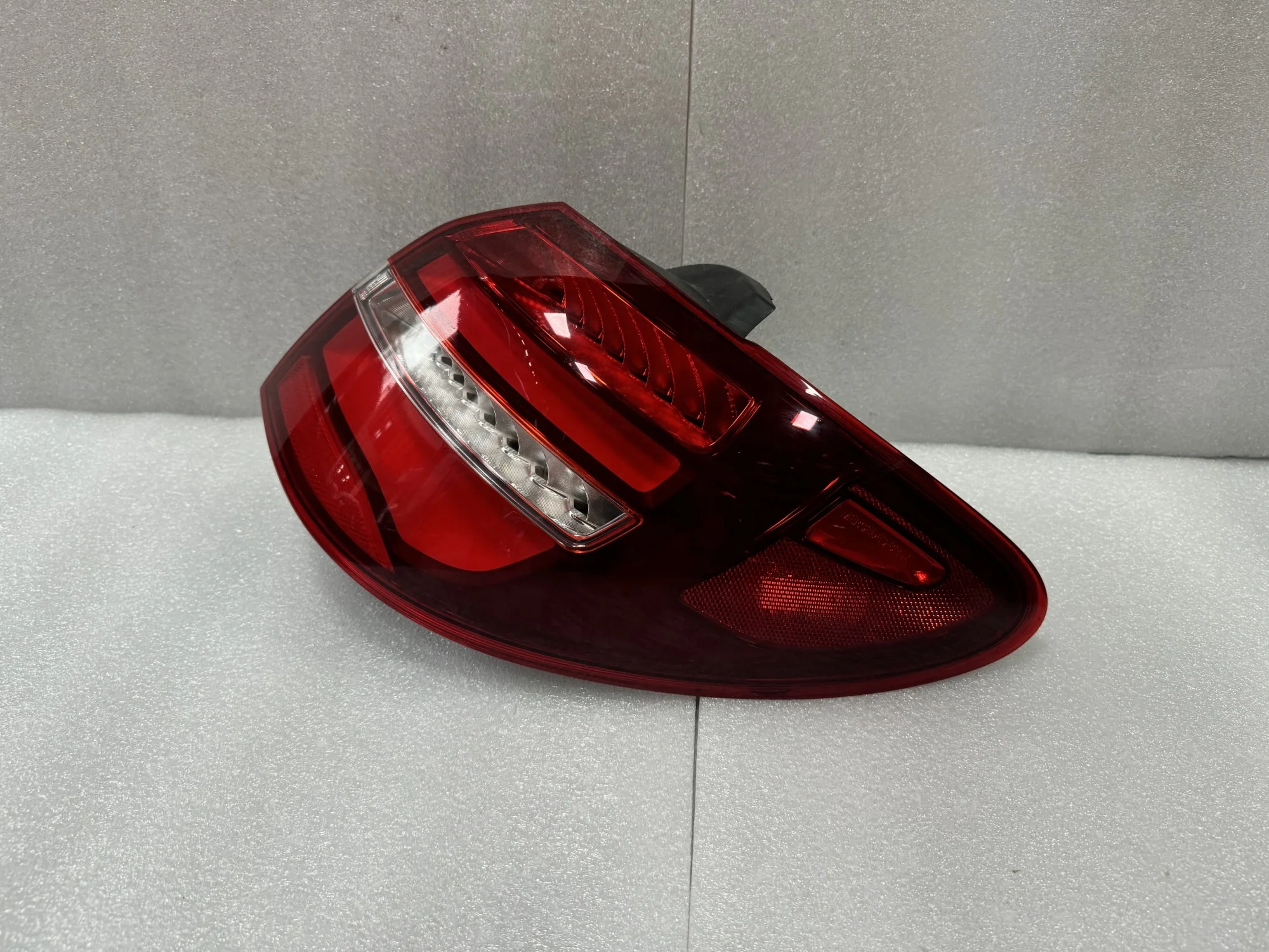 

Factory Hot Selling Original LED Tail Lamp For Class B W246 LED Tail Lamp Assembly OE 2469068100/2469068200/246906