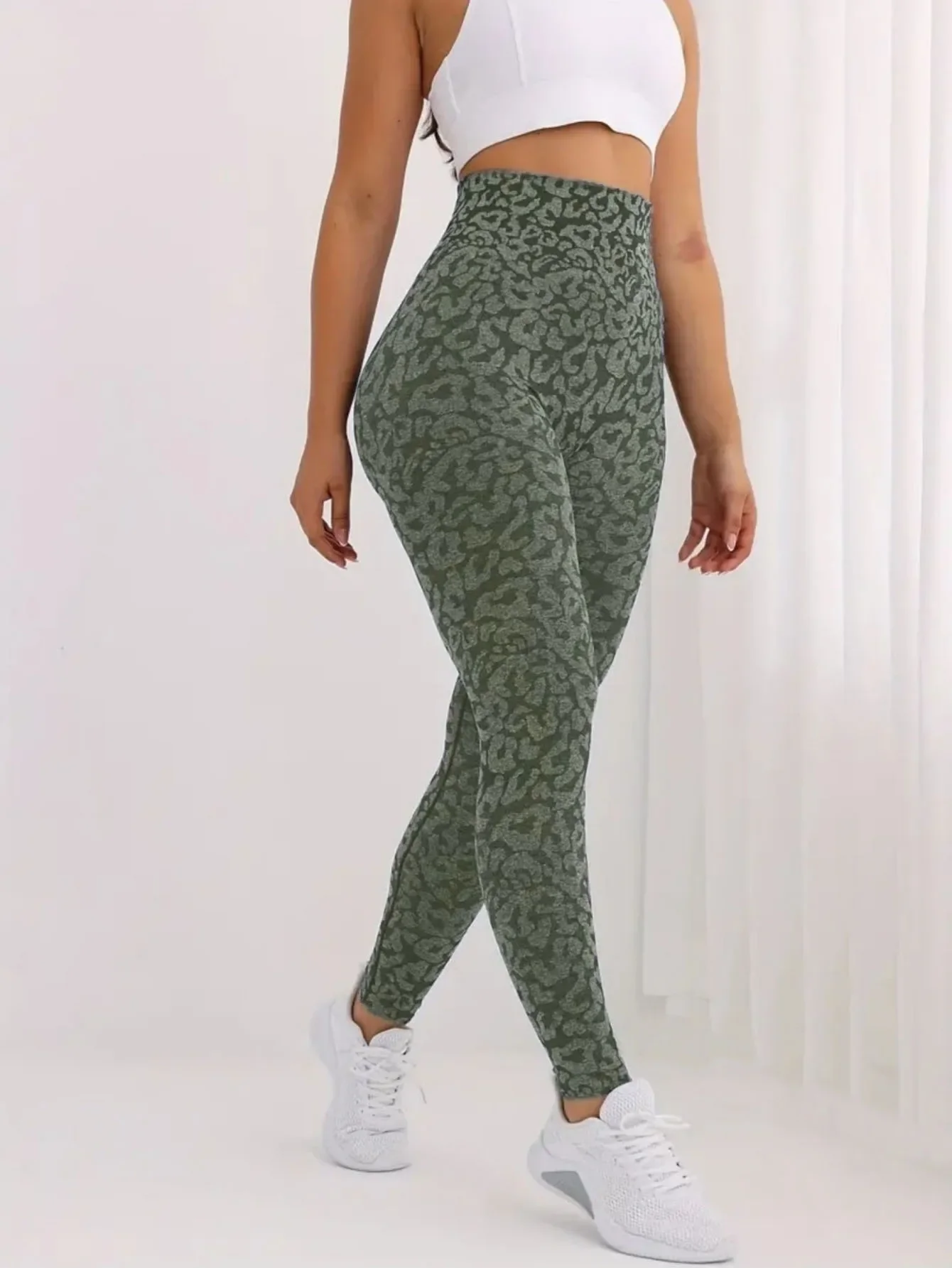 Pantaloni da yoga fianchi color pesca con stampa leopardata senza cuciture, pantaloni sportivi e fitness a vita alta ad asciugatura rapida