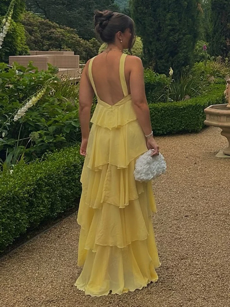 Vestido longo amarelo elegante em camadas – vestido sem mangas de chiffon com gola halter e babados para eventos de verão e casamentos ao ar livre