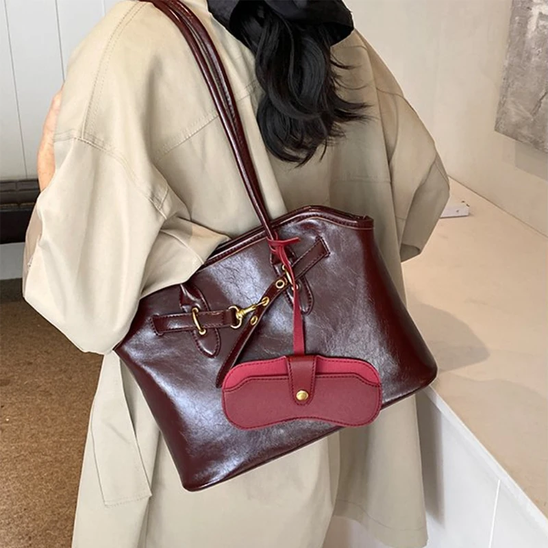 Luxury Coffee Color Leather Lady Bag Korean Style Large Capacity Fashion Retro Briefcase Burgundy Bag With Glass Storage Pendant