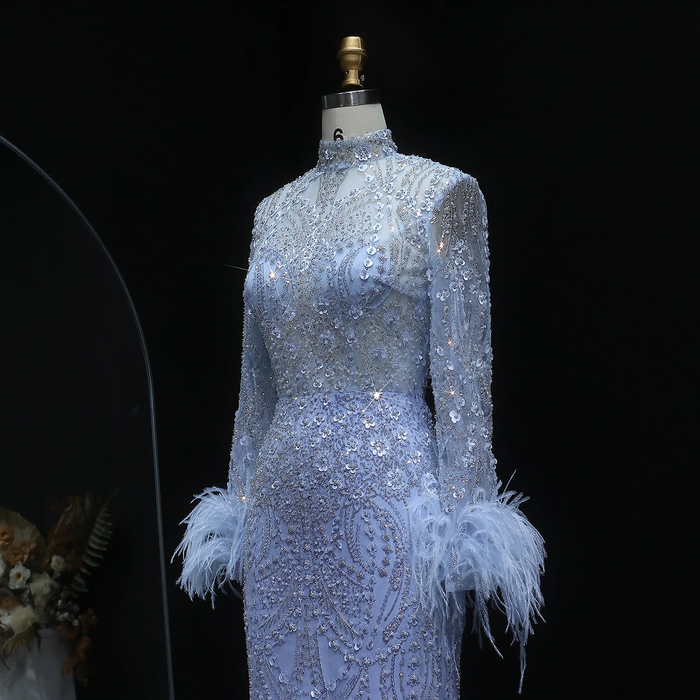 Sharon Said Luksusowa Dubajsko-Perłowa Sukienka Wieczorowa z Niebieskimi Piórami i Długimi Rękawami dla Kobiet na Wesele SS079 Szyta na Miarę