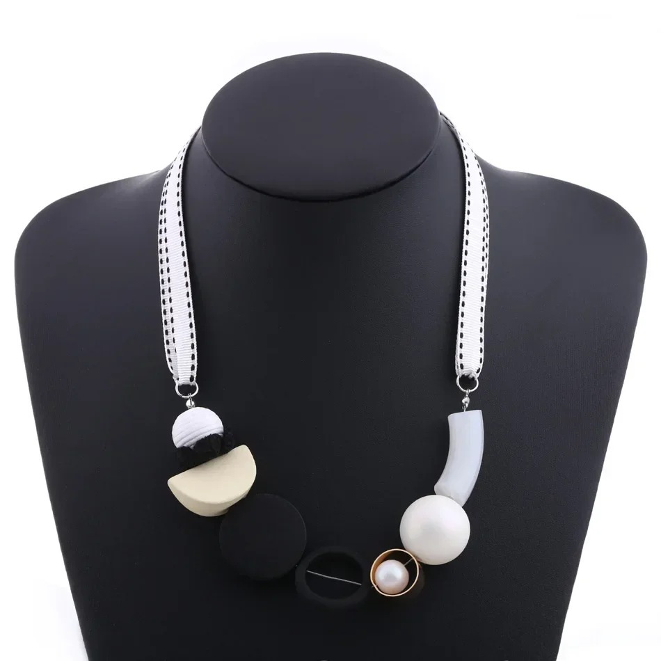 Geometric Circle Wooden Round Sweater Chain Necklaces Imitation Pearls Necklace for Woman Girl Jewelry
