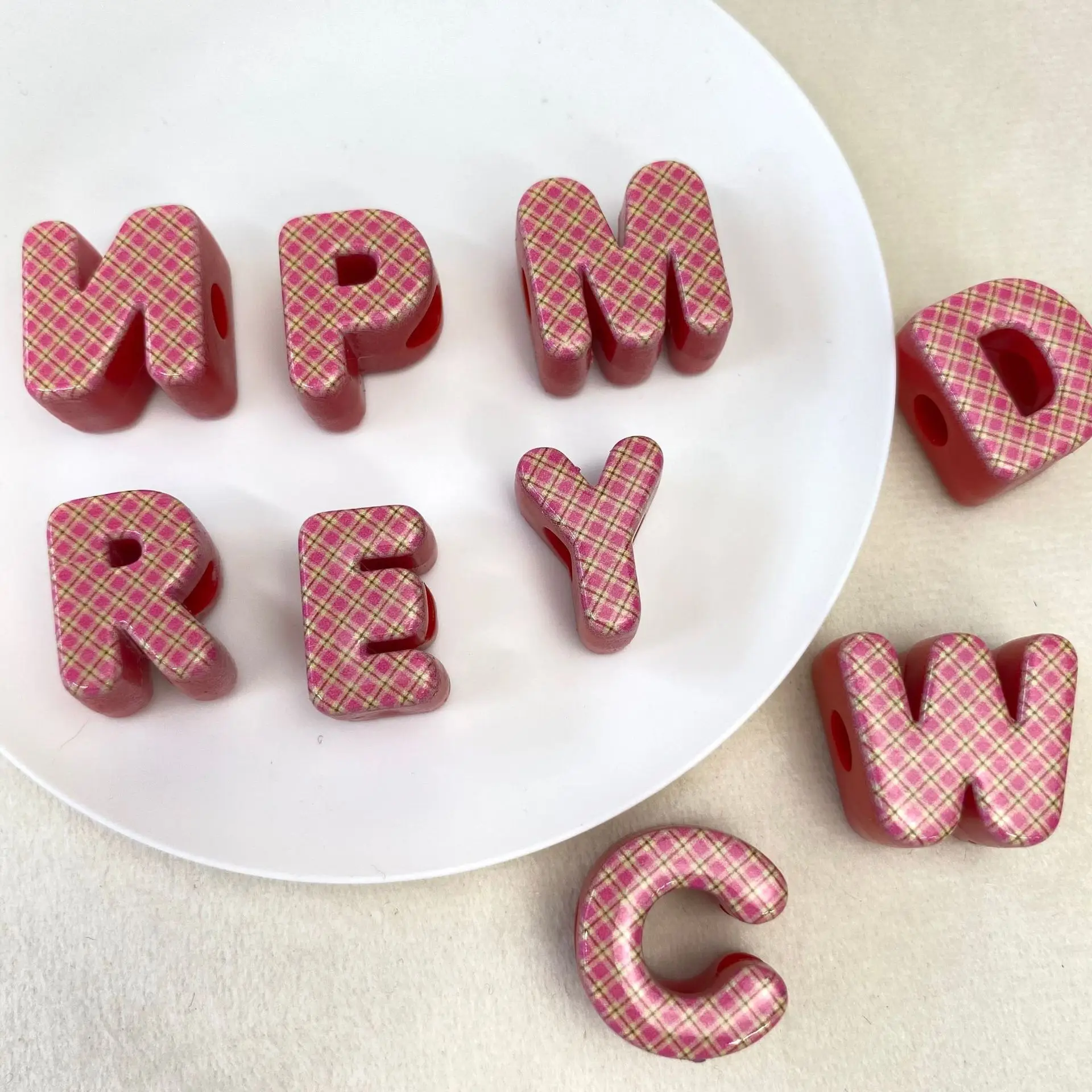 30/50/100 Stück/20 mm große Löcher Acryl Alphabet Buchstaben Perlen für DIY Telefon Kette Schlüsselanhänger Zubehör Materialien Lose Perlen – Detail 14