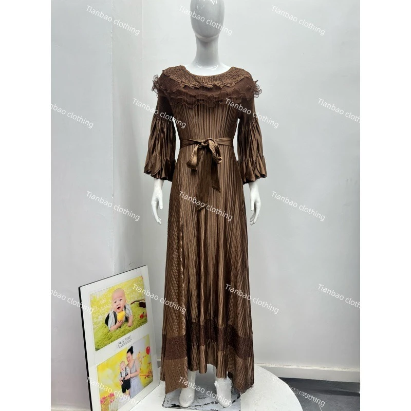 مياكي مطوي خريف جديد 2025 البرنز الدانتيل الدانتيل متابعة فستان موضة مزاجه فضفاض فستان طويل المرأة