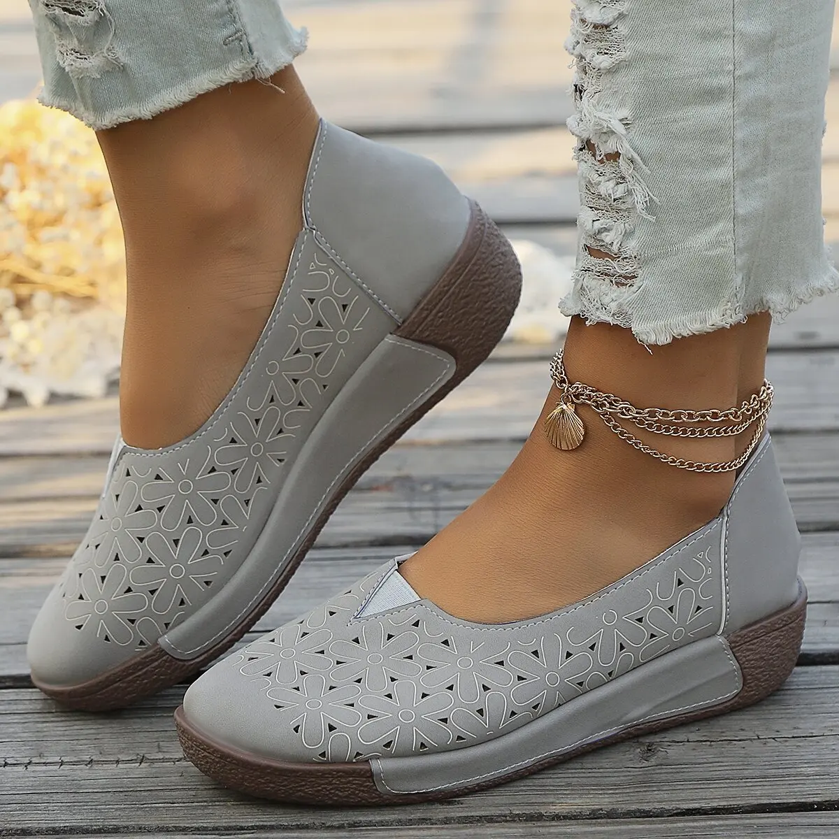 Women Sneakers 2024 New Summer Mesh Breathable Sneakers Women Hollow Out Vintage Shoes for Woman Slip on Casual Ladies Sneakers