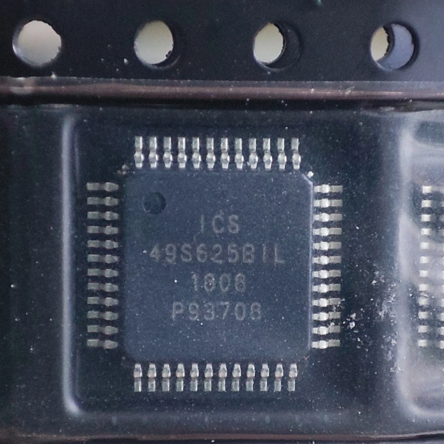1~10pcs/lot ICS49S625BIL ICS49S625 QFP32 100% Brand New Original.