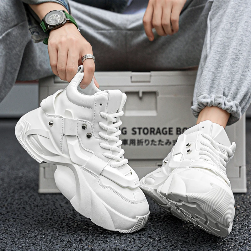 Herren-High-Top-Sneaker mit dicker Sohle, schlichter, aber hochwertiger Textur, mit dicken Schnürsenkeln und Metallnieten-Verzierung, luftgepolsterte dicke Sohlen für zusätzliche Höhe und Stoßdämpfung, erhältlich in Schwarz und Weiß, mit trendigem und robustem Design, geeignet für Herbst- und Winterkleidung, ideal für tägliche Ausflüge, Street-Casual-Looks und verschiedene andere Anlässe. – Detail 7