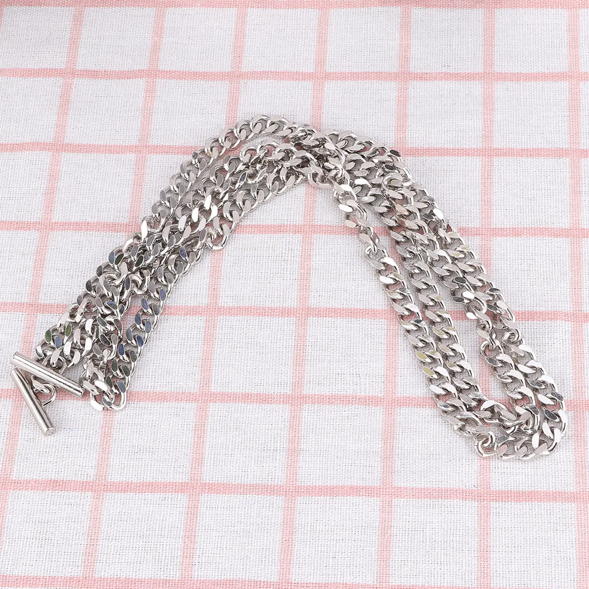 Cadena decorativa metálica plana de 8 mm para bolsos, ideal para proyectos de bricolaje, como bolsos de hombro, mini bolsos cruzados, bolsos tipo «hobo» y como reemplazo para bolsos de mano. Acabado brillante y pulido, con un aspecto similar al de las joyas.