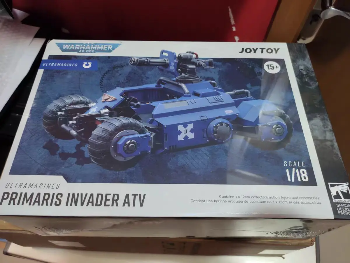 【Op voorraad】JOYTOY 40K Ultramarines Primaris Invader All-Terrain Vehicle (ATV) Beweegbaar model speelgoed