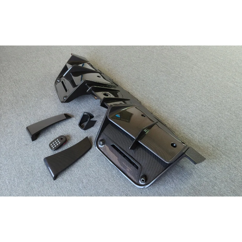 高品質Mスタイルドライカーボンファイバーリアディフューザーリアリップ、フェラーリSF90ボディコンポーネントアップグレードに適しています