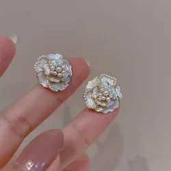Niche Design Light Luxury Temperament Unique Camellia Stud Pearl Earrings For Women Fashion Simple Metal Jewelry Gifts